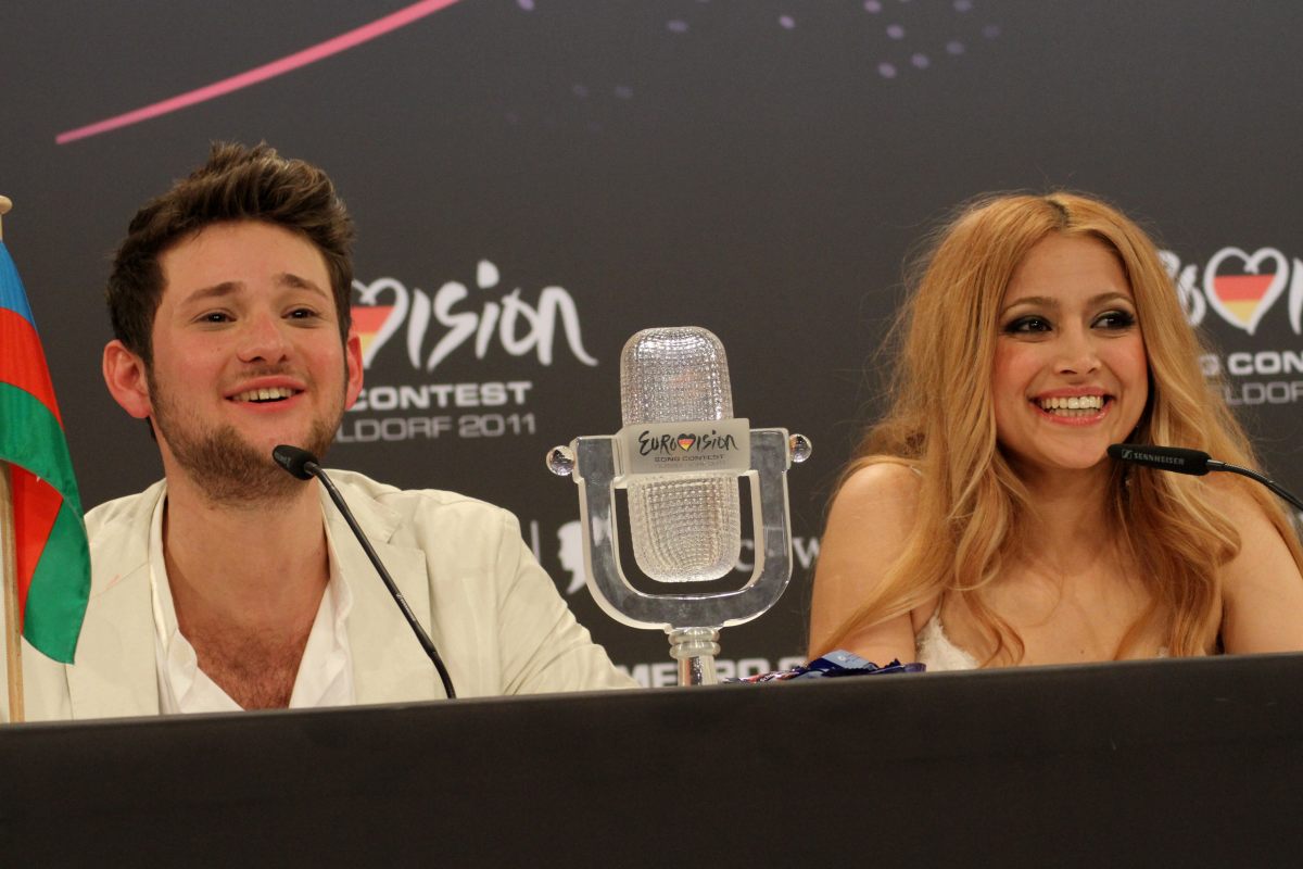 Ell & Nikki la conferinta de presa dupa castigarea Eurovision (foto: Pieter Van den Berghe, Elke Doels, Alain Douit EBU)