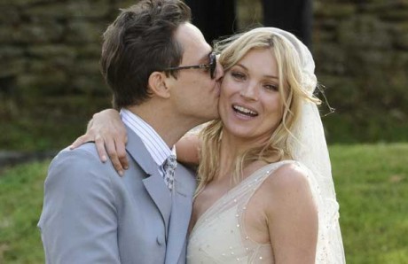 Nunta dintre Jamie Hince si Kate Moss (sursa foto Mirror.co.uk.)