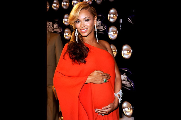 Beyonce - Red Carpert VMA 2011 (sursa foto:Billboard.com)