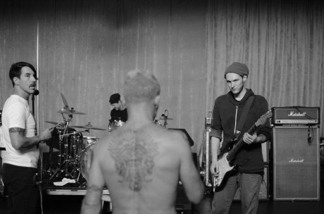 FROM THE ROAD – Red Hot Chili Peppers Turneu 2011 – 2012 (credit foto Clara Balzary)