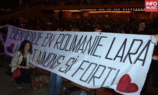 Fanii din România au întâmpinat-o cu multă căldură pe Lara Fabian