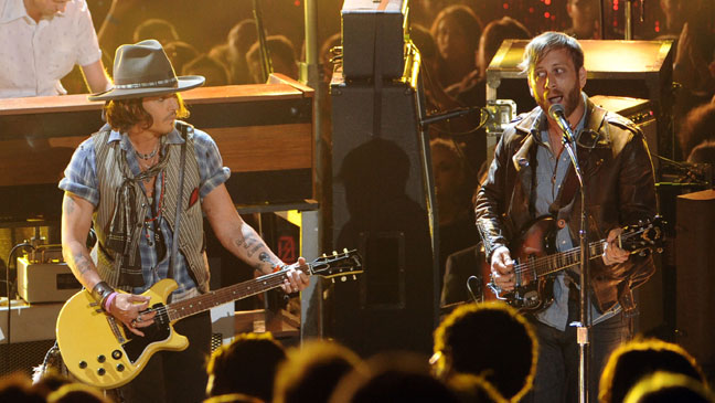 Johnny Depp și Black Keys - Live la MTV Movie Awards 2012