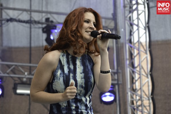 Charlotte Wessels in concert Delain la ARTmania Festival 2012