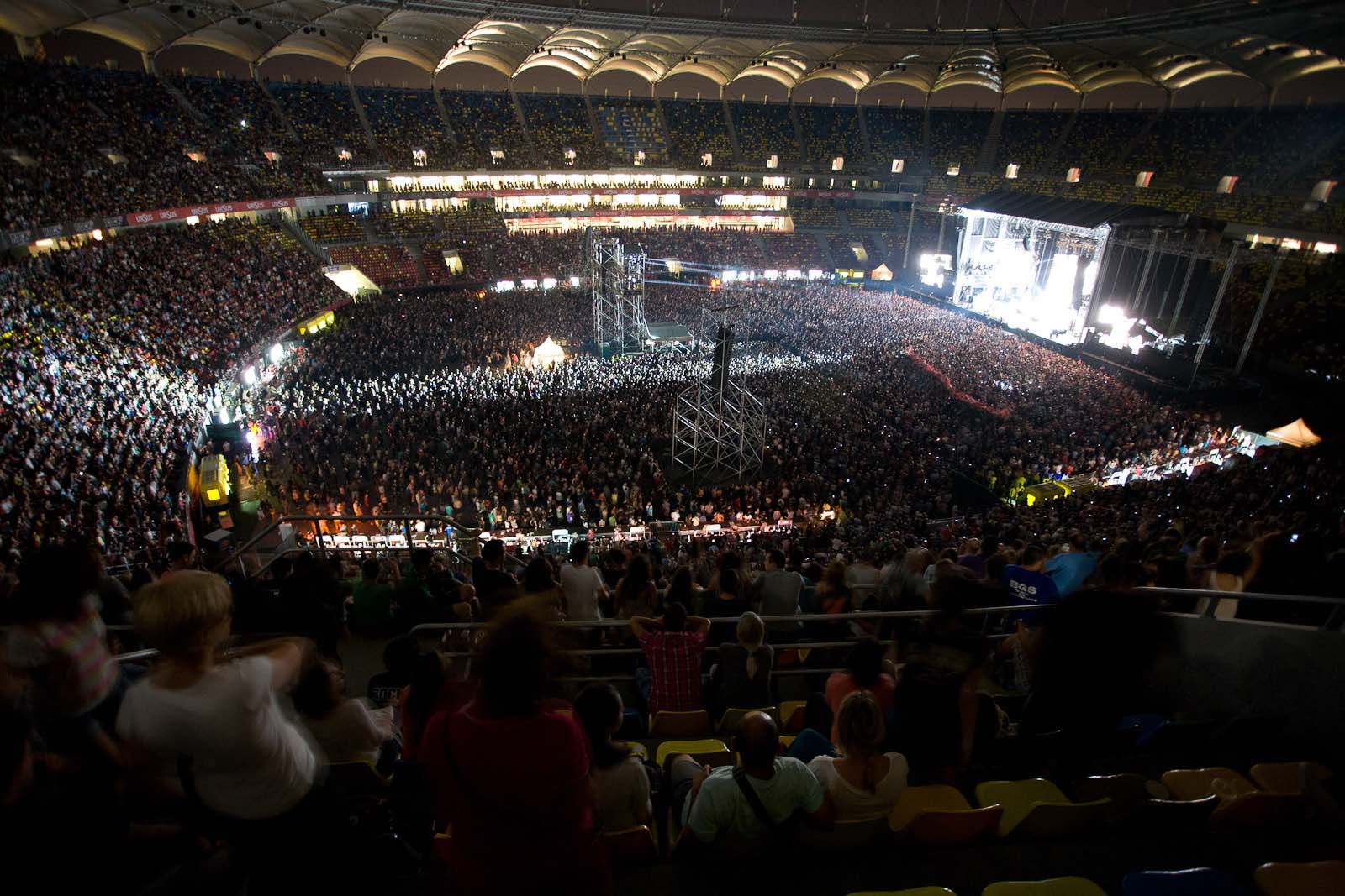 Publicul de pe Arena Nationala la concertul RHCP de pe 31 august 2012 (foto: Alex Chelba)