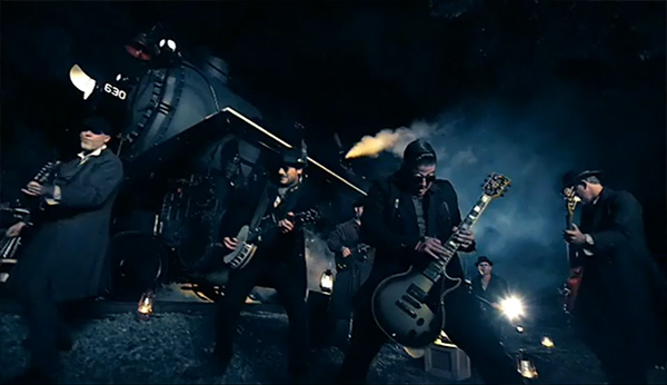 Scenă din videoclipul Creepin' - Eric Church