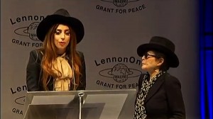 Lady Gaga și Yoko Ono
