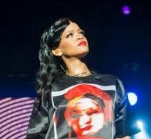 Rihanna în concertul de la Paris, din cadrul turneului 777