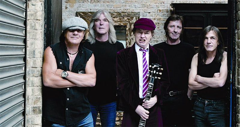 Trupa AC/DC (Brian Johnson, Malcom Young, Angus Young, Phil Rudd)