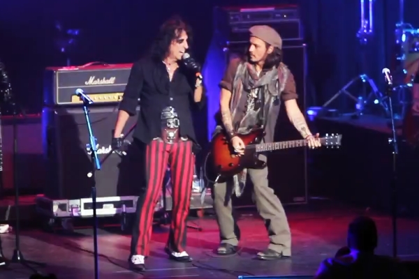 Johnny Depp și Alice Cooper (Live în Phoenix, 8 decembrie 2012)