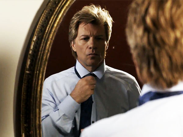 Job Bon Jovi in videoclipul Not Running Anymore