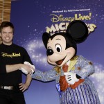 Magicianul Michael Barron și Mickey Mouse