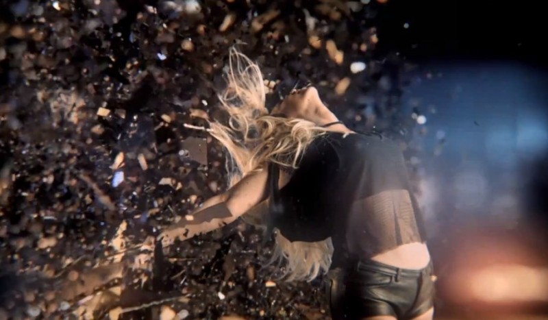 Beyonce în spotul "Mirrors" (reclamă Pepsi)
