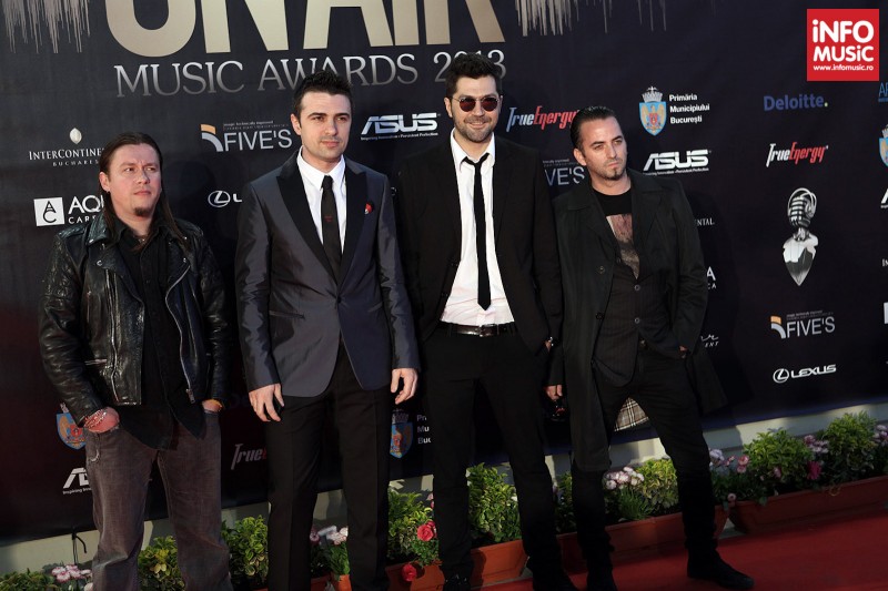 VUNK - Poze pe covorul rosul la On Air Music Awards 2013
