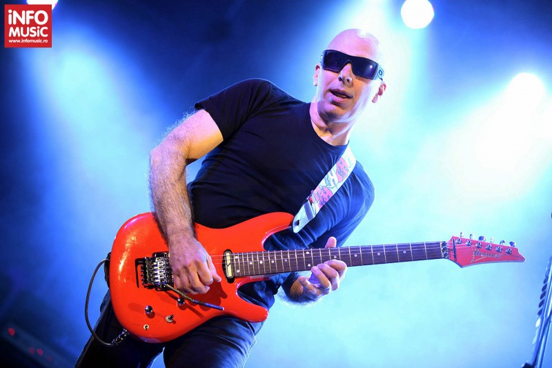Joe Satriani in deschiderea concertului de la Bucuresti