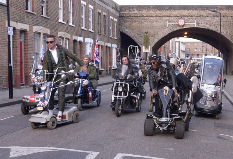 Robbie Williams și Dizee Rascal în clipul "Goin' Crazy"