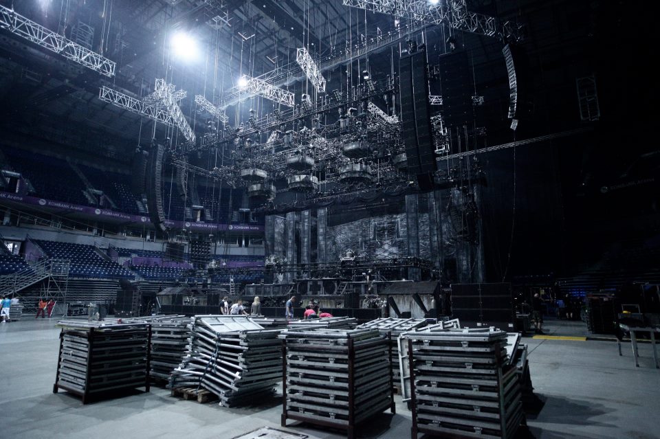 Montarea scenei Rammstein pentru concertul de la Ljubljana 2013