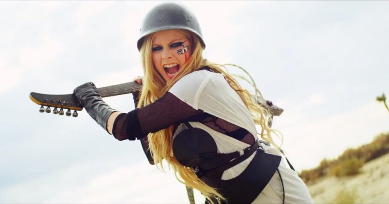 Avril Lavigne - "Rock N Roll" (secvență clip)