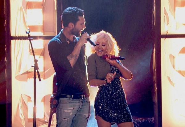 Adam Levine și Christina Aguilera cântând "I Love Rock'n'Roll" în cadrul The Voice USA
