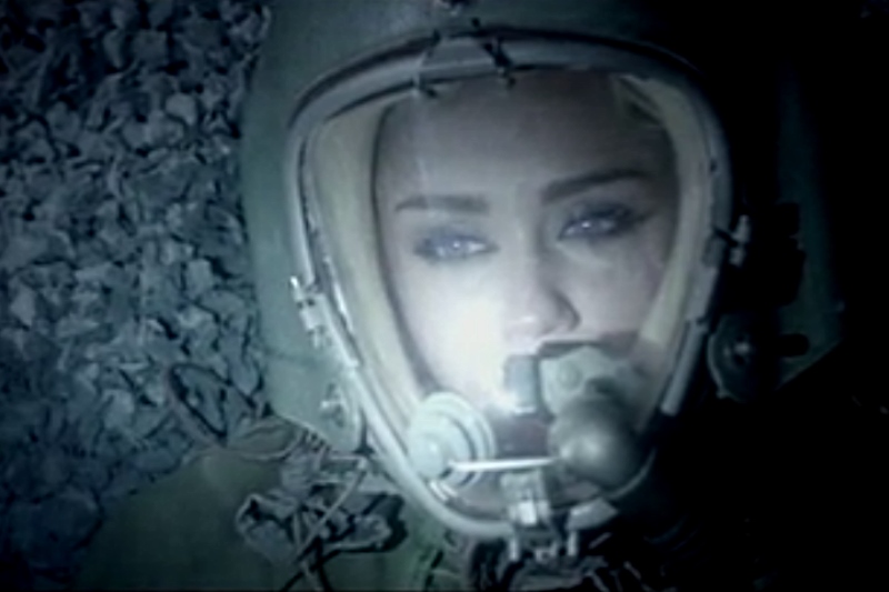 Future feat. Miley Cyrus - "Real an True" (secvență videoclip)