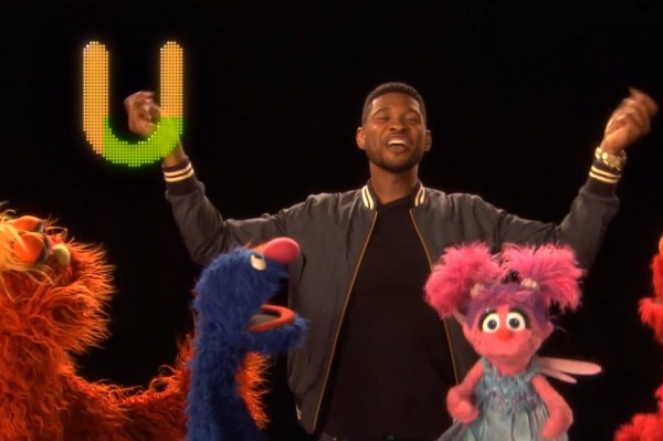 Usher interpretează cântecul alfabetului în emisiunea Sesame Street