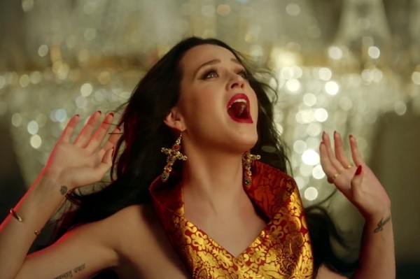 Secvență videoclip Katy Perry - "Unconditionally"