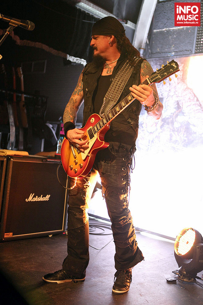 Jon Schaffer cu Iced Earth în concert la Bucuresti pe 28 ianuarie 2014