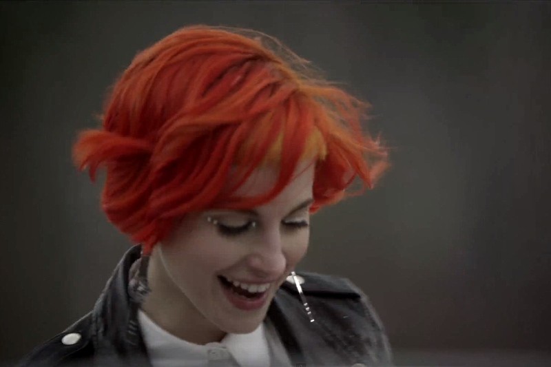 Paramore - "Ain't It Fun" (videoclip)