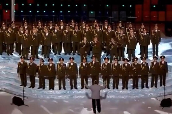 Corul Poliției din Rusia au interpretat "Get Lucky" (Daft Punk) la ceremonia de deschidere a Jocurilor Olimpice de Iarnă de la Soci