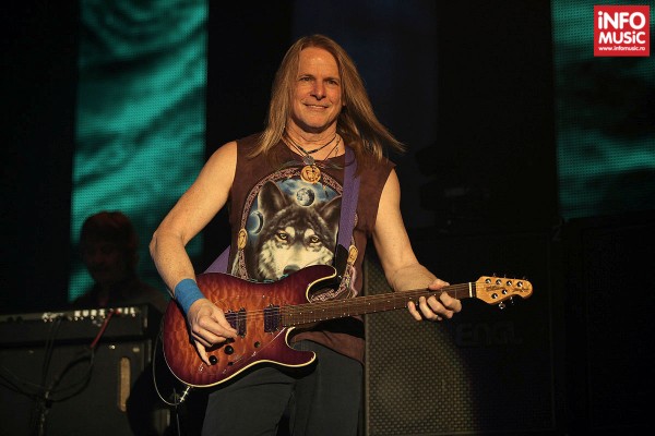 Steve Morse în concert Deep Purple la Sala Polivalenta din București pe 20 februarie 2014