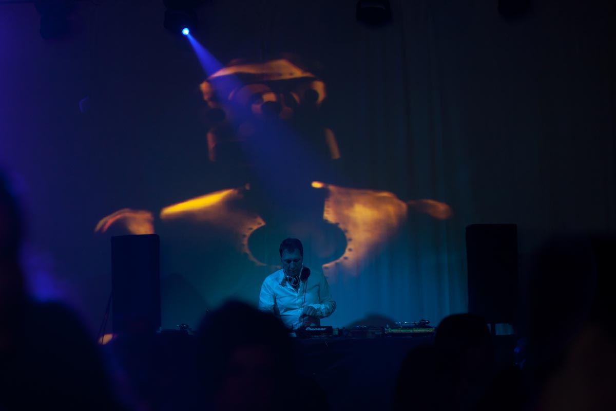 Kraak & Smaak DJ Set în Colectiv pe 4 aprilie 2014