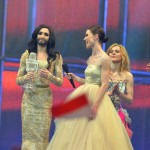 Conchita Wurst pe scena Eurovision la primirea trofeului