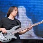 Basistul John Myung în concertul Dream Theater de la Romexpo București pe 28 iulie 2014