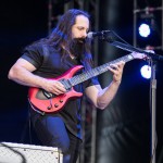 Chitaristul John Petrucci în concertul Dream Theater de la Romexpo București pe 28 iulie 2014