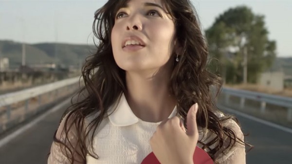Secvență din videoclipul Indila - SOS