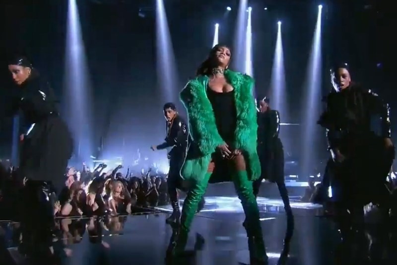 Rihanna - ”Bitch Better Have My Money” (live@iHeartRadio Awards)