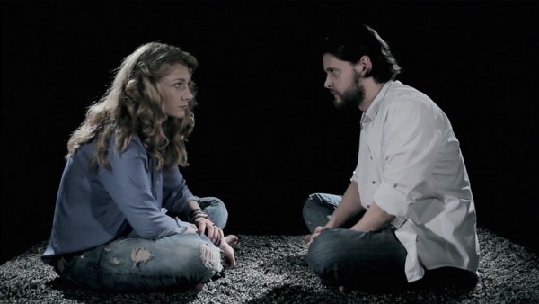 Actorii Antonia Ionescu Micu și Radu Micu în clipul Taxi - Joc periculos