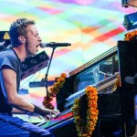 Coldplay cântând live ”Amazing Day”