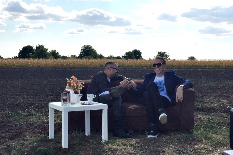 Matteo și Gabriel Cotabiță la filmarea clipului ”Ce zi liniștită”