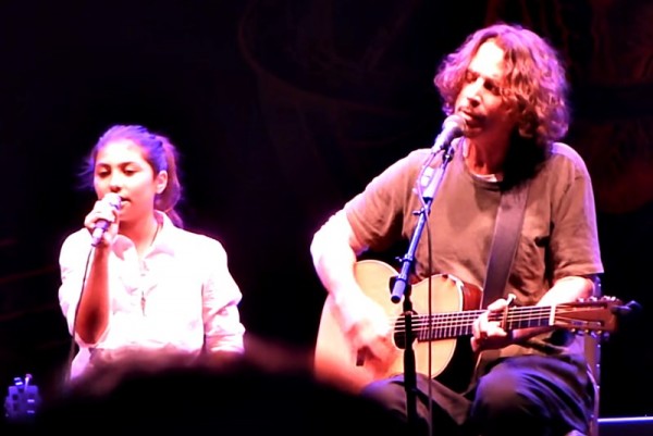 Chris Cornell și fiica sa Toni cântă Redemption Song
