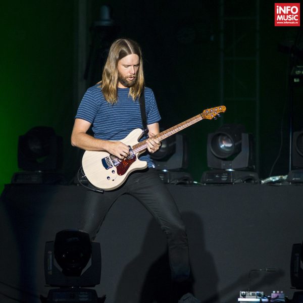 Concert Maroon 5 în Piața Constituției din București pe 5 iunie 2016