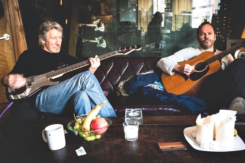 Roger Waters alături de producătorul Nigel Godrich