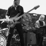 Basistul Roger Glover în concert cu Deep Purple la București