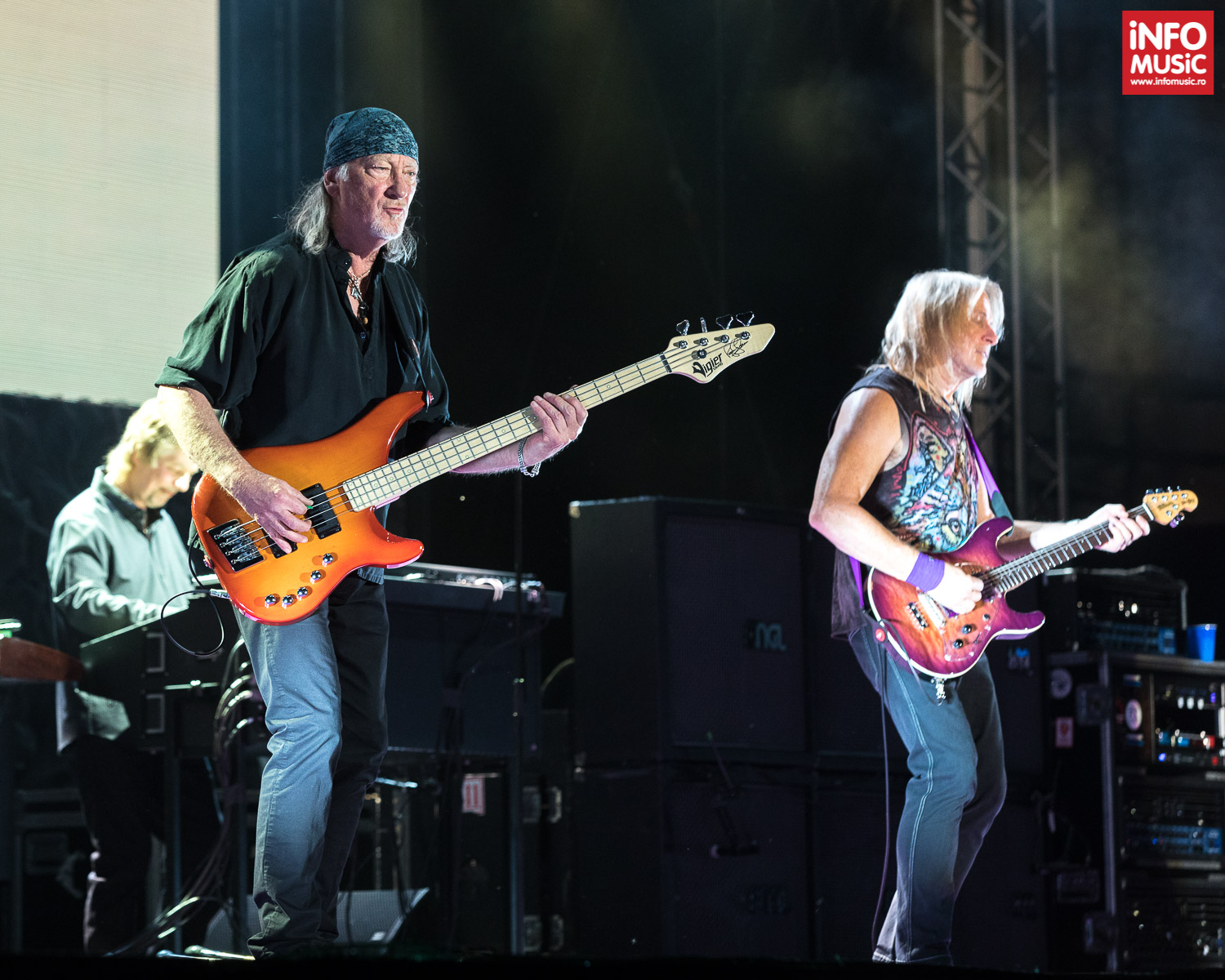 Basistul Roger Glover în concert cu Deep Purple la București