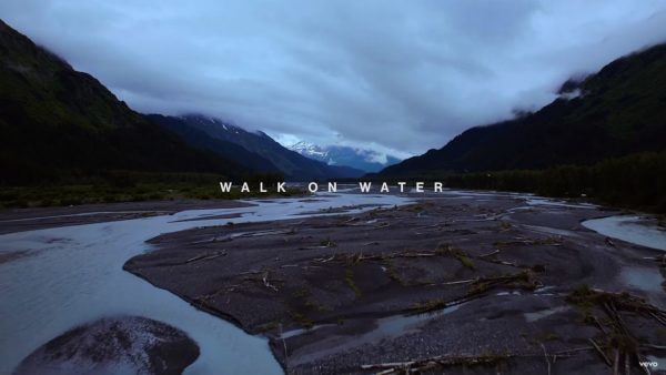 Videoclip 30 Seconds to Mars Walk on Water