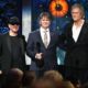 Alan Clark, Guy Fletcher și John Illsley reprezentând Dire Straits la ceremonia de introducere în Rock & Roll Hall of Fame de pe 14 aprilei 2018 din Cleveland, Ohio