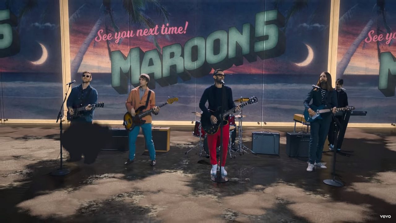 Videoclip Maroon 5 Three Little Birds