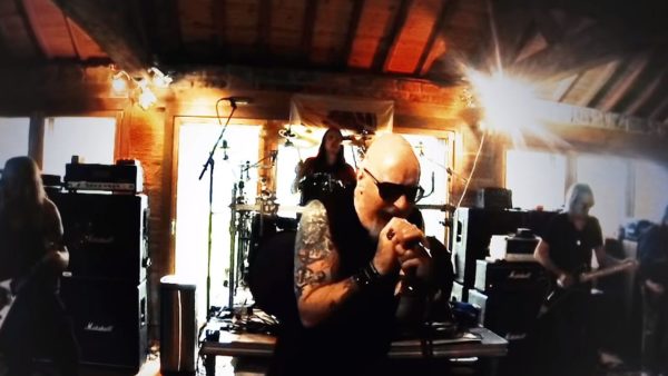 Videoclip Judas Priest No Surrender