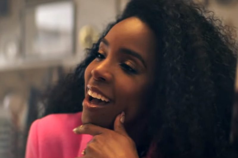 Kelly Rowland (în videoclipul ”Crown”)