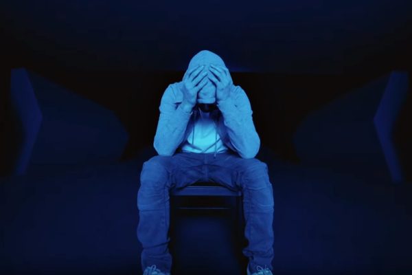 Eminem în videoclipul "Darkness" (Screenshot)