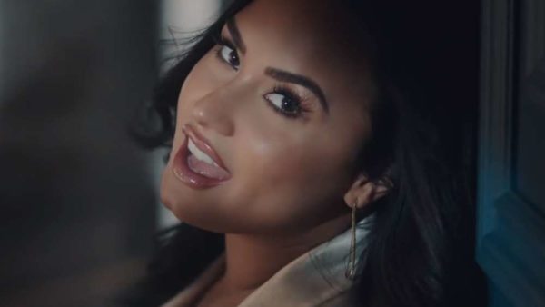Demi Lovato în videoclipul piesei "I Love Me"